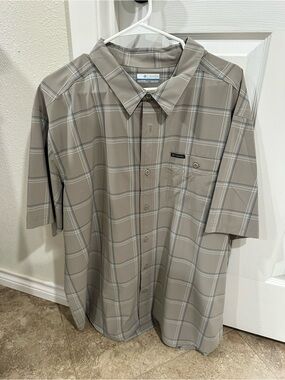 Columbia Men's Short Sleeve Plaid Button-Up Shirt - Light Taupe